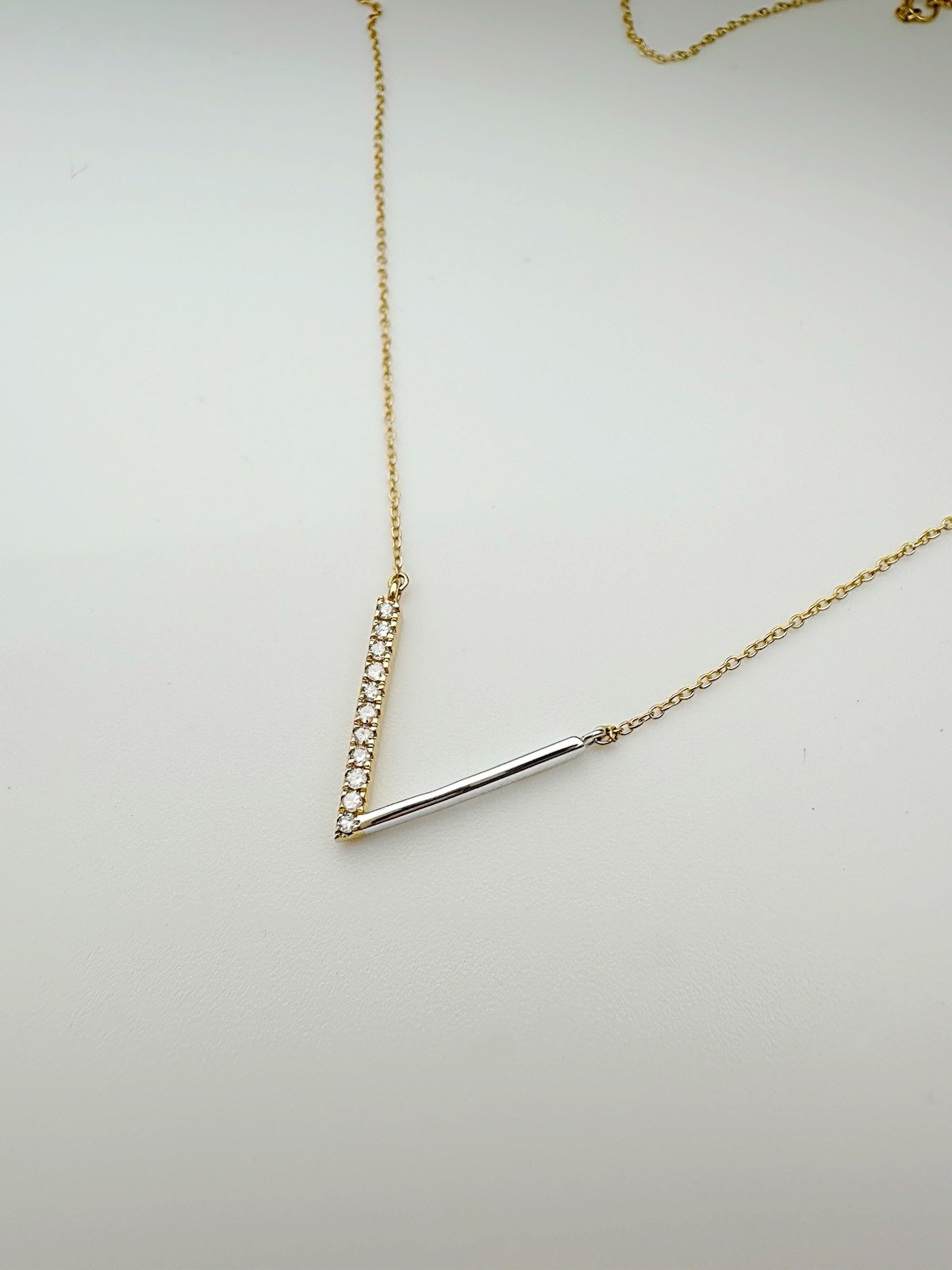 18K Solid Gold V Shape Diamond Necklace Women 0.08ct VS Natural Gift
