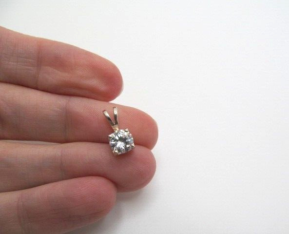 925 Sterling Silver Clear Sparkling Round Solitaire 6.25mm Stone Pendant