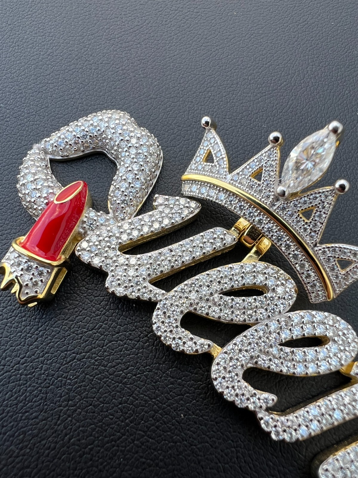 MOISSANITE 925 Silver/Gold/Rose Iced Queen W. Crown & Lipstick Pendant Necklace