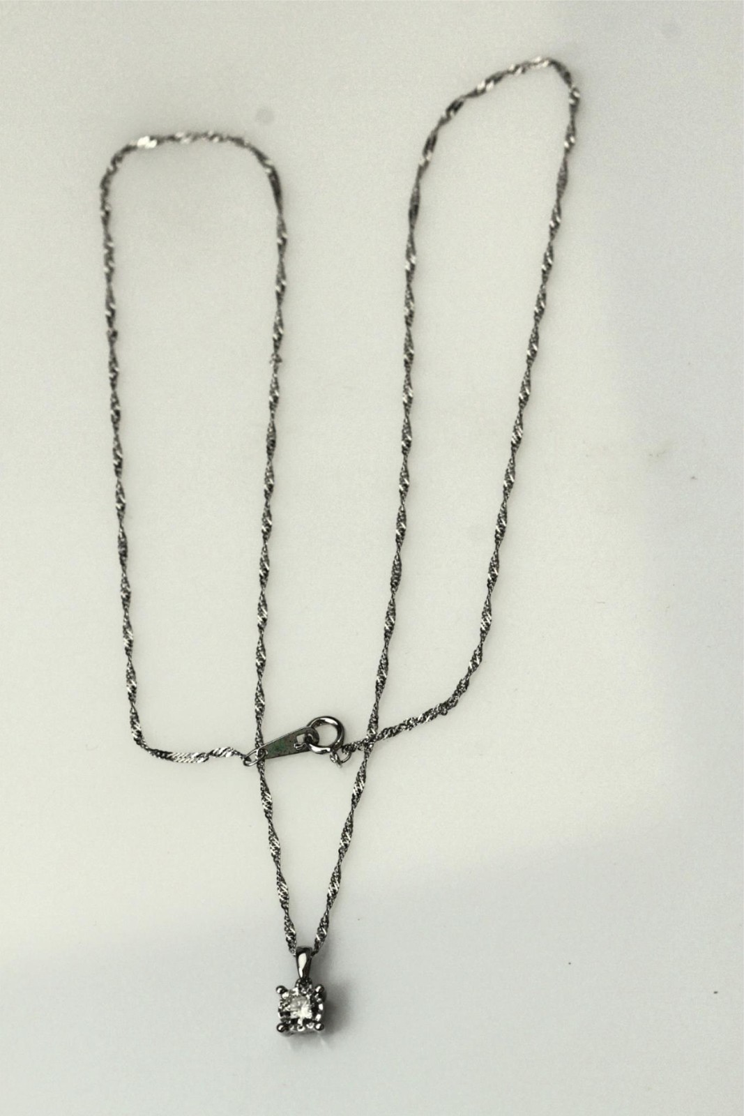 10K White Gold Diamond Solitaire 0.17 CTTW on a 18″ Twisted Chain 1.6 G(NEC4993)