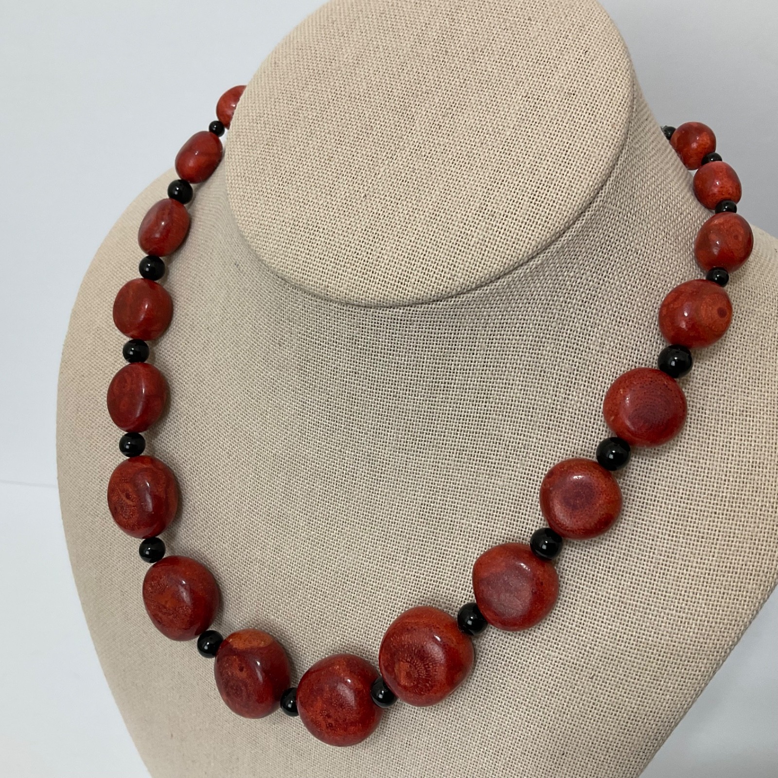 Desert Rose Trading Red Sponge Coral Black Onyx Graduating Bead Necklace 16-19”