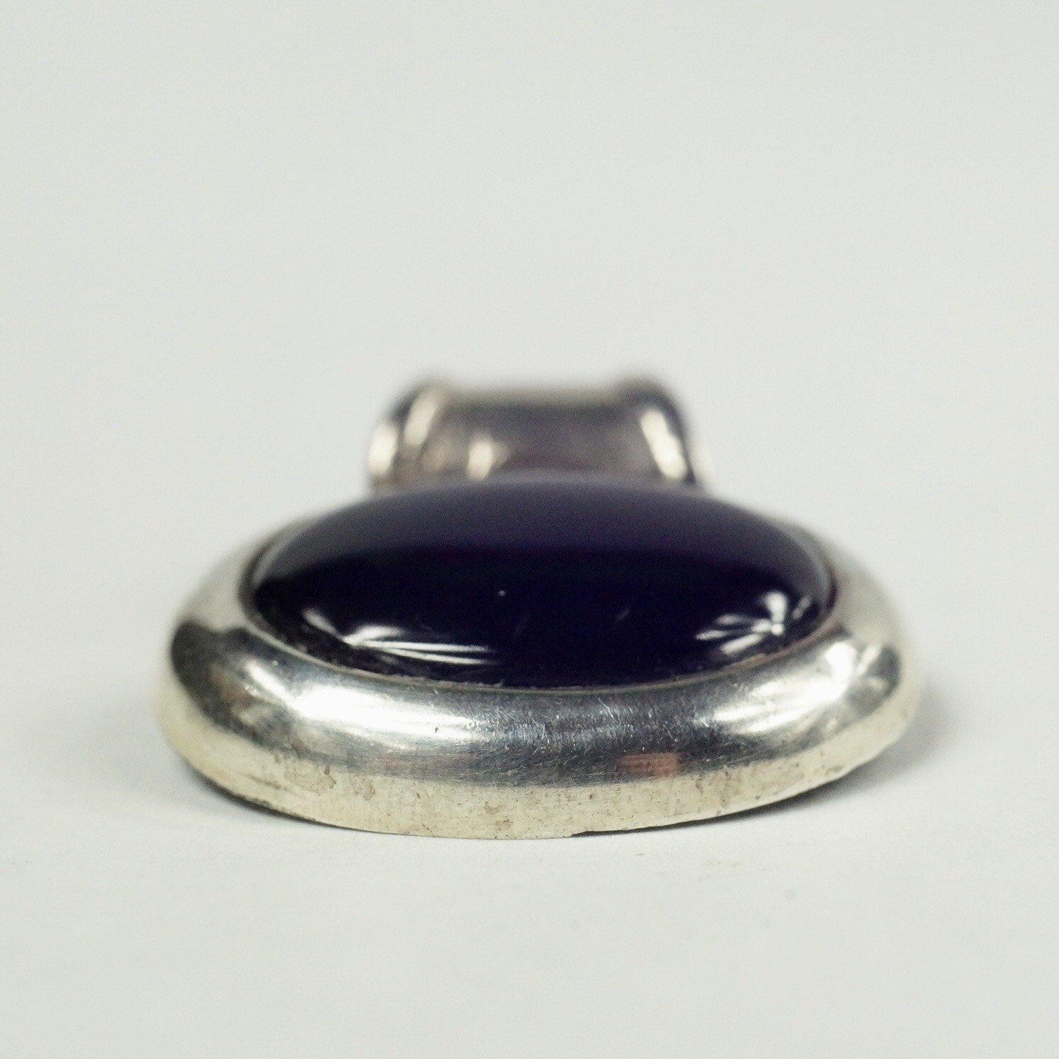 sterling silver black resin or plastic cabochon oval pendant Thailand