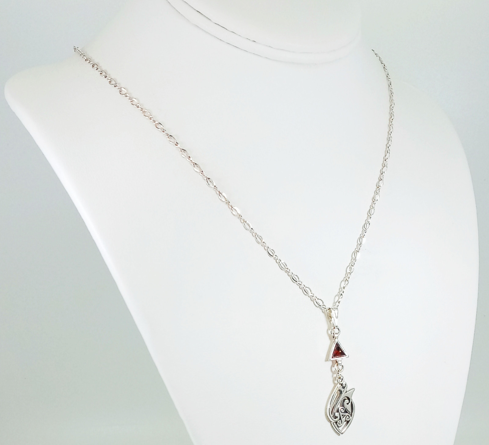 Vintage 925 Sterling Silver Cherry Baltic Amber Celtic Knot Necklace