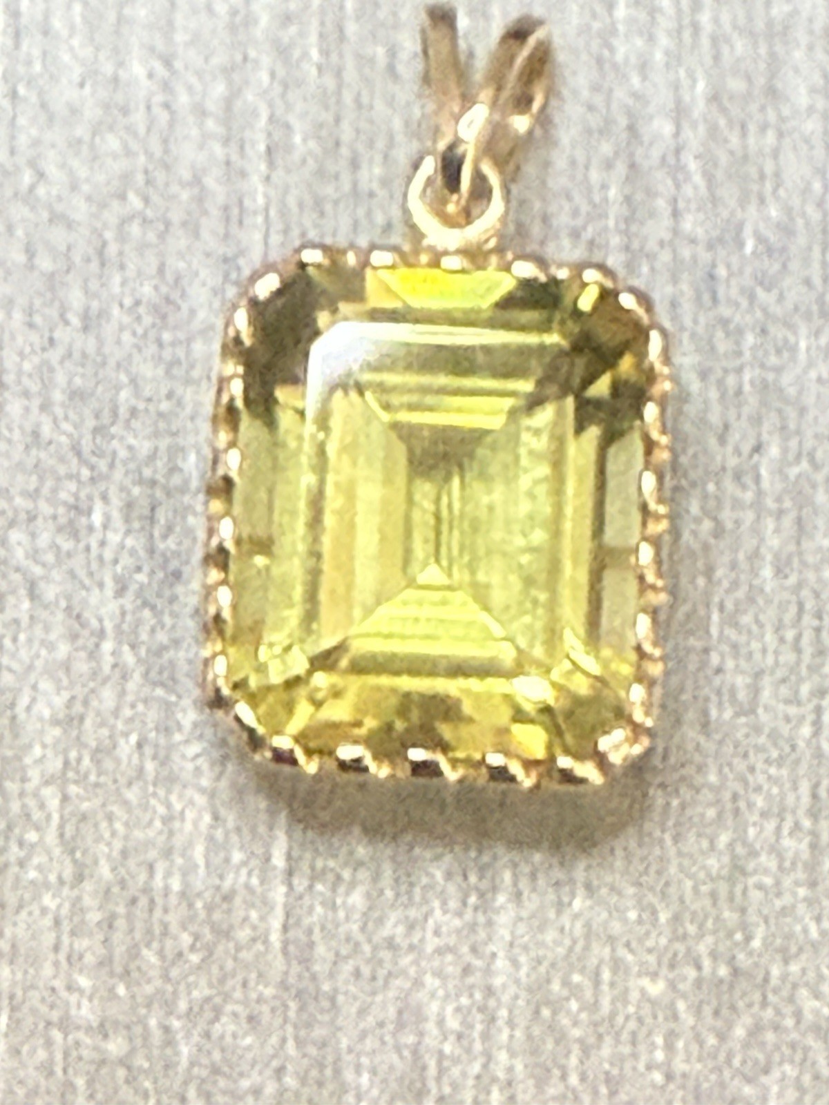 PERIDOT EMERALD CUT 14K YELLOW GOLD PENDANT