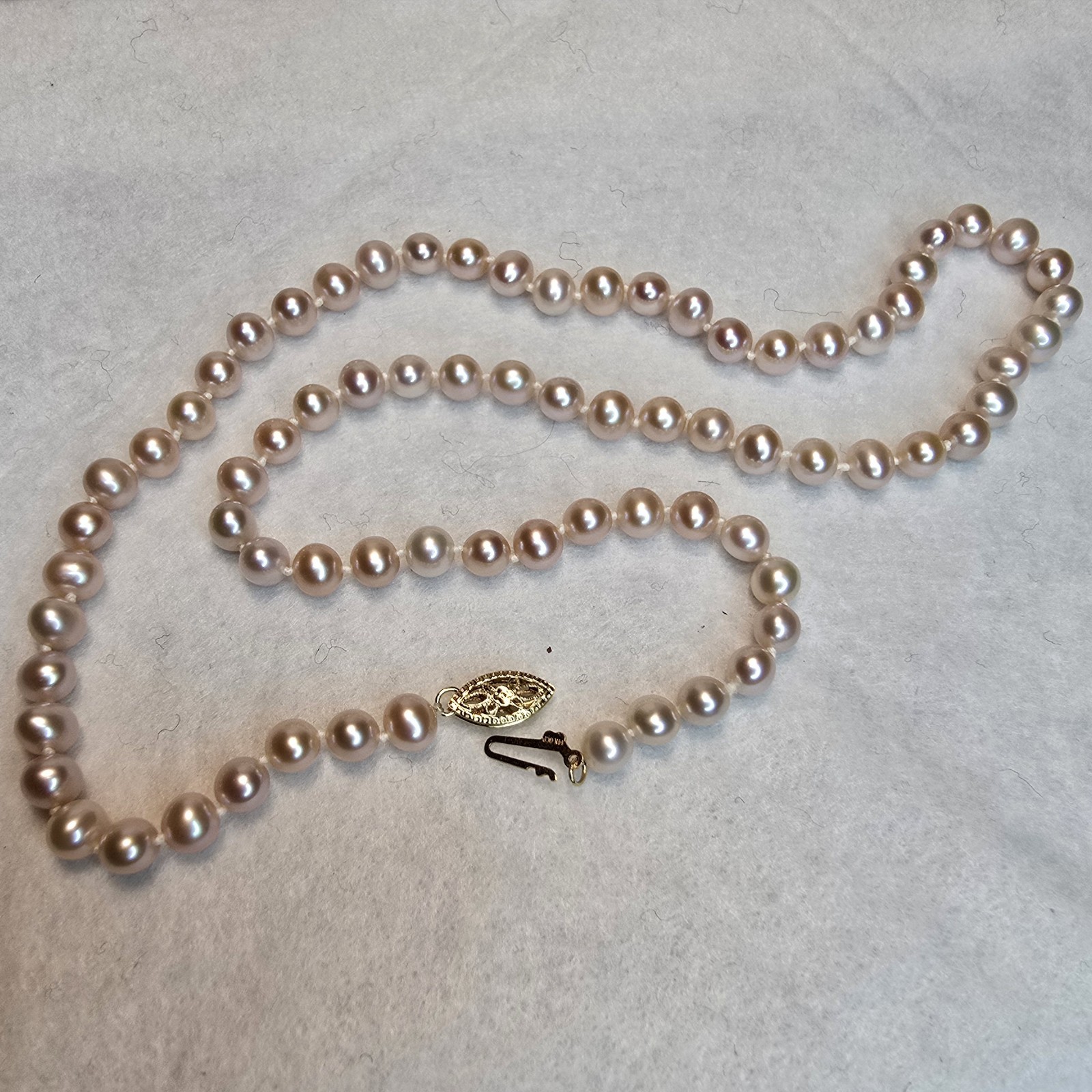 Vintage Freshwater Pearl Necklace 14K Gold Clasp, 18 Inches Long, 17 Grams, Pink