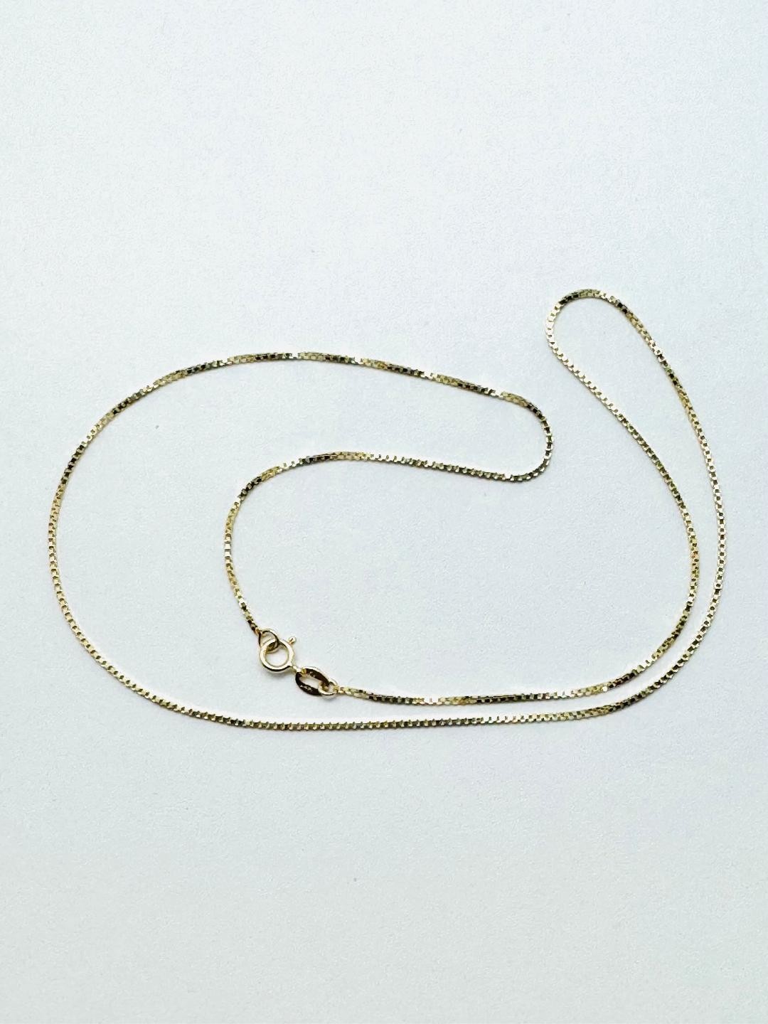 14K Solid Yellow Gold Box Chain 2.1 Grams 0.8 MM L: 20 inches New 032