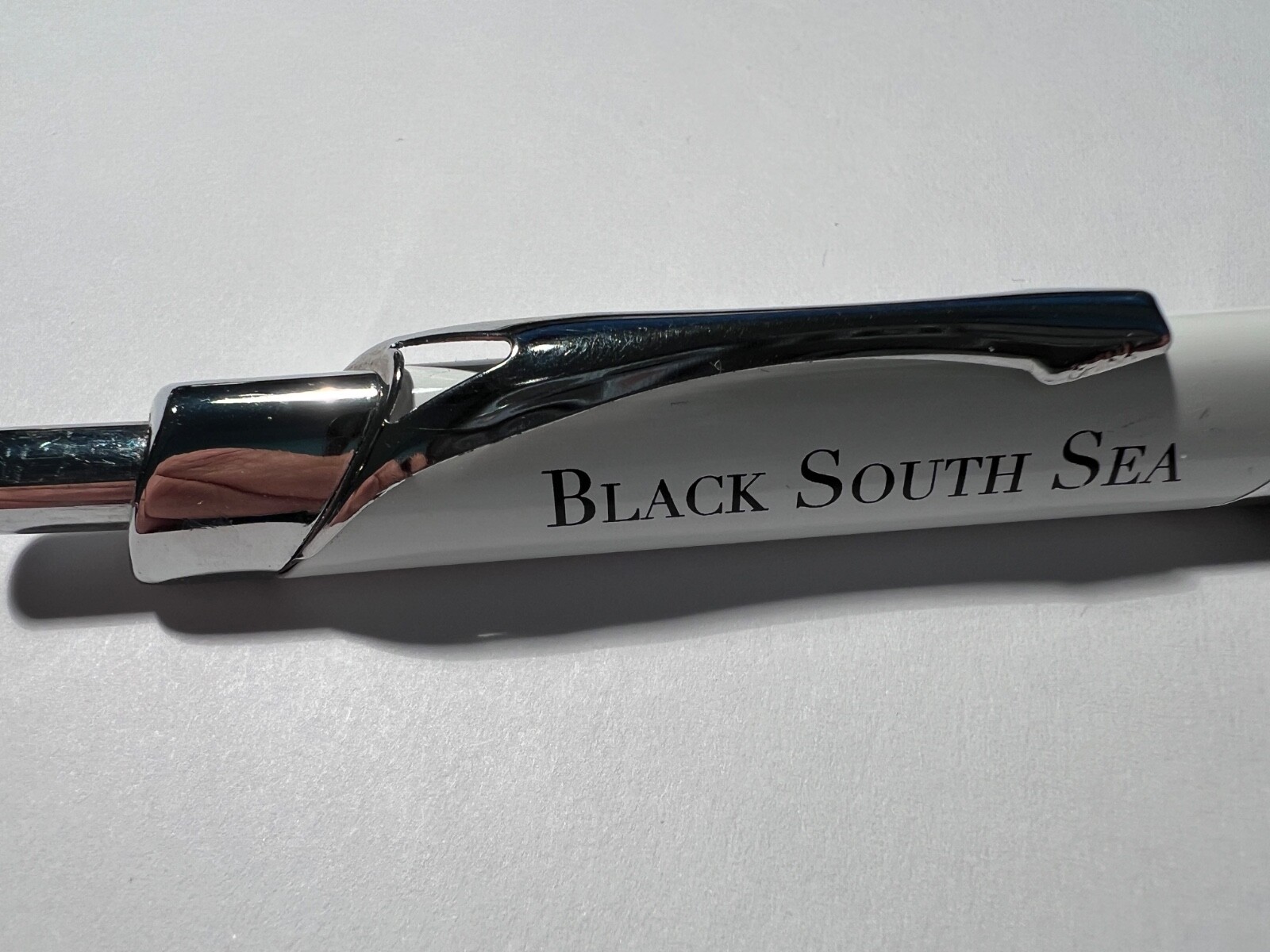 Genuine and Authentic MIKIMOTO White&Black Pen ‘Black South Sea Pearls’ Preowned