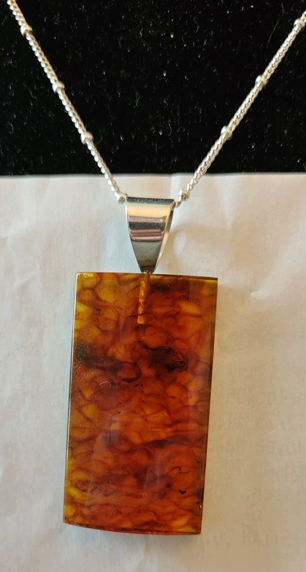 Vintage DTR 925 Silver Amber Pattern Plastic Pendent And Earrings 18″ Chain Set