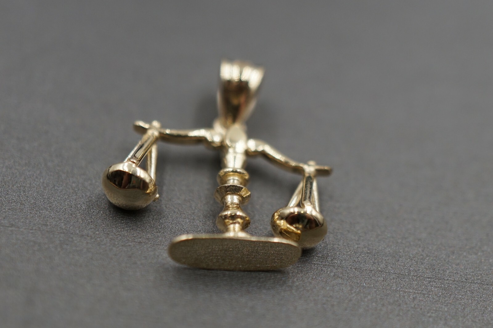 10K Solid Yellow Gold 0.85″ Moveable Horoscope Libra Charm Pendant.