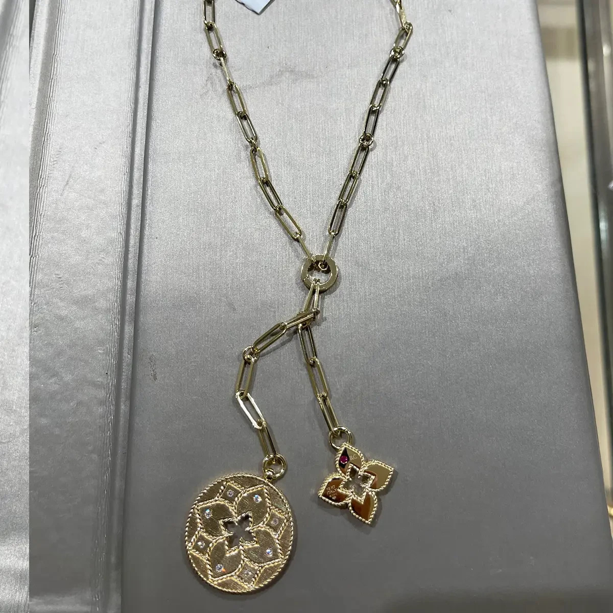 ROBERTO COIN 18K Venetian Princess Diamond Flower & Open Disc Pendant Necklace