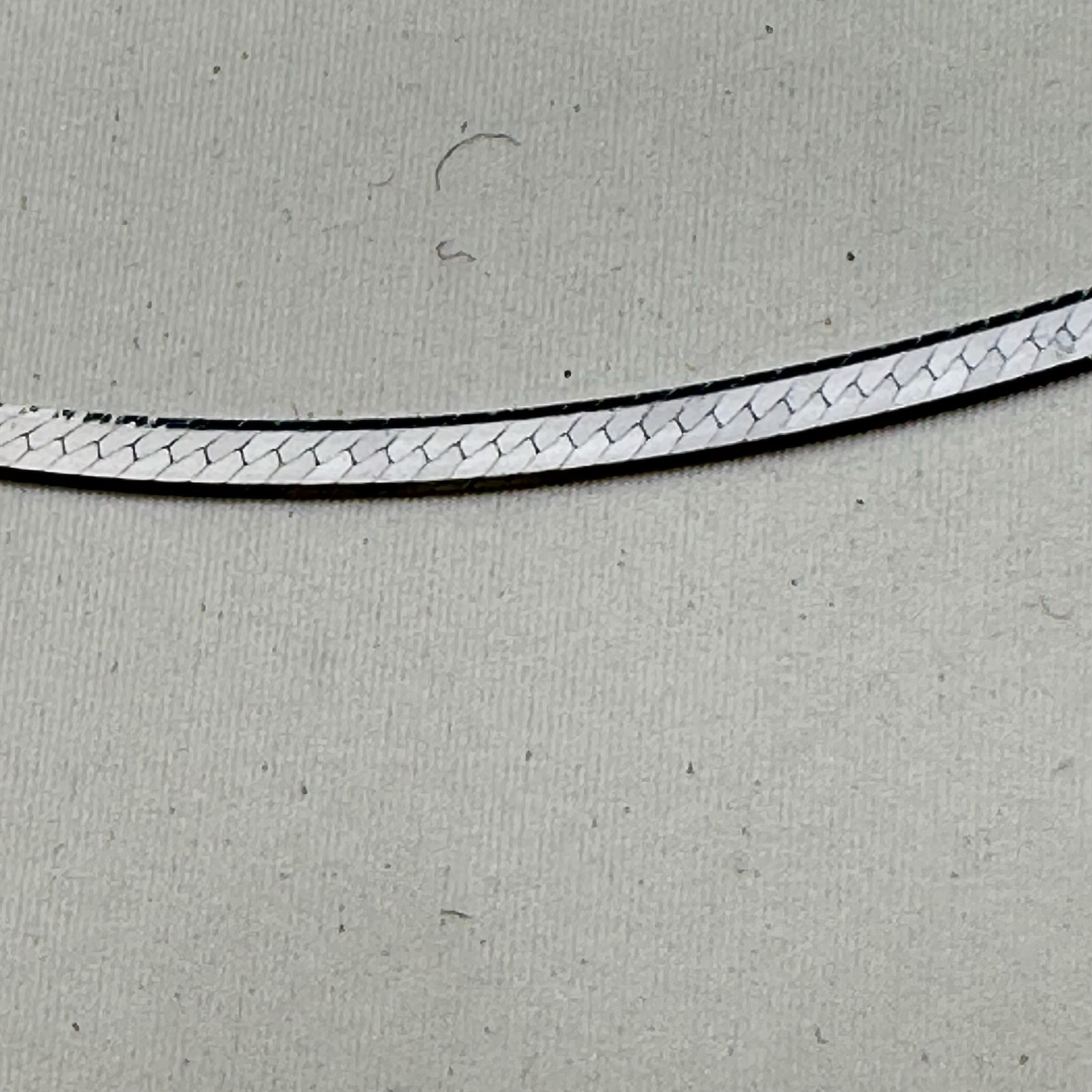 Macy’s Womens 1.25MM Flat Herringbone 14K White Gold Chain Necklace 1.3g 17″