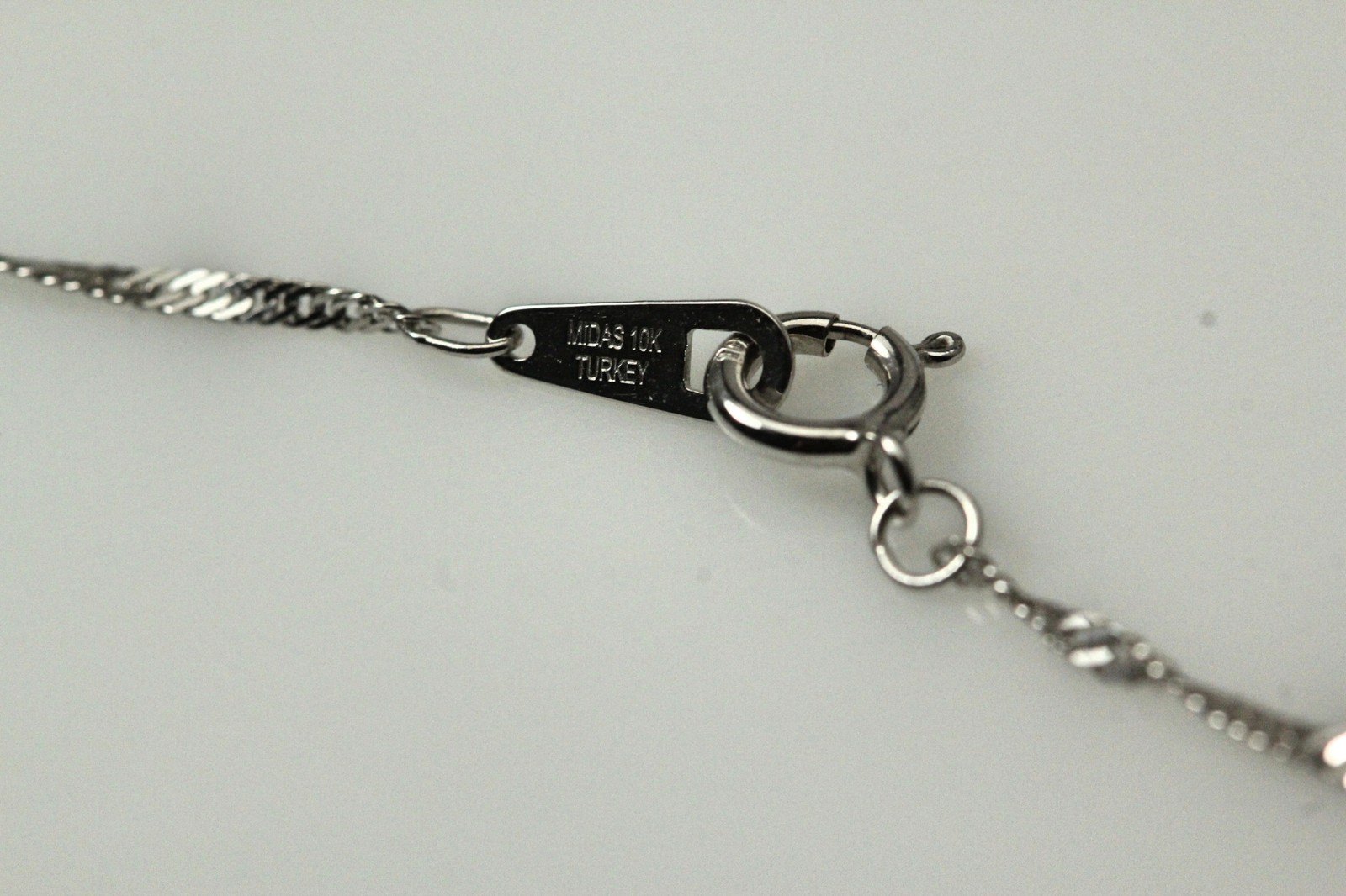 10K White Gold Diamond Solitaire 0.17 CTTW on a 18″ Twisted Chain 1.6 G(NEC4993)