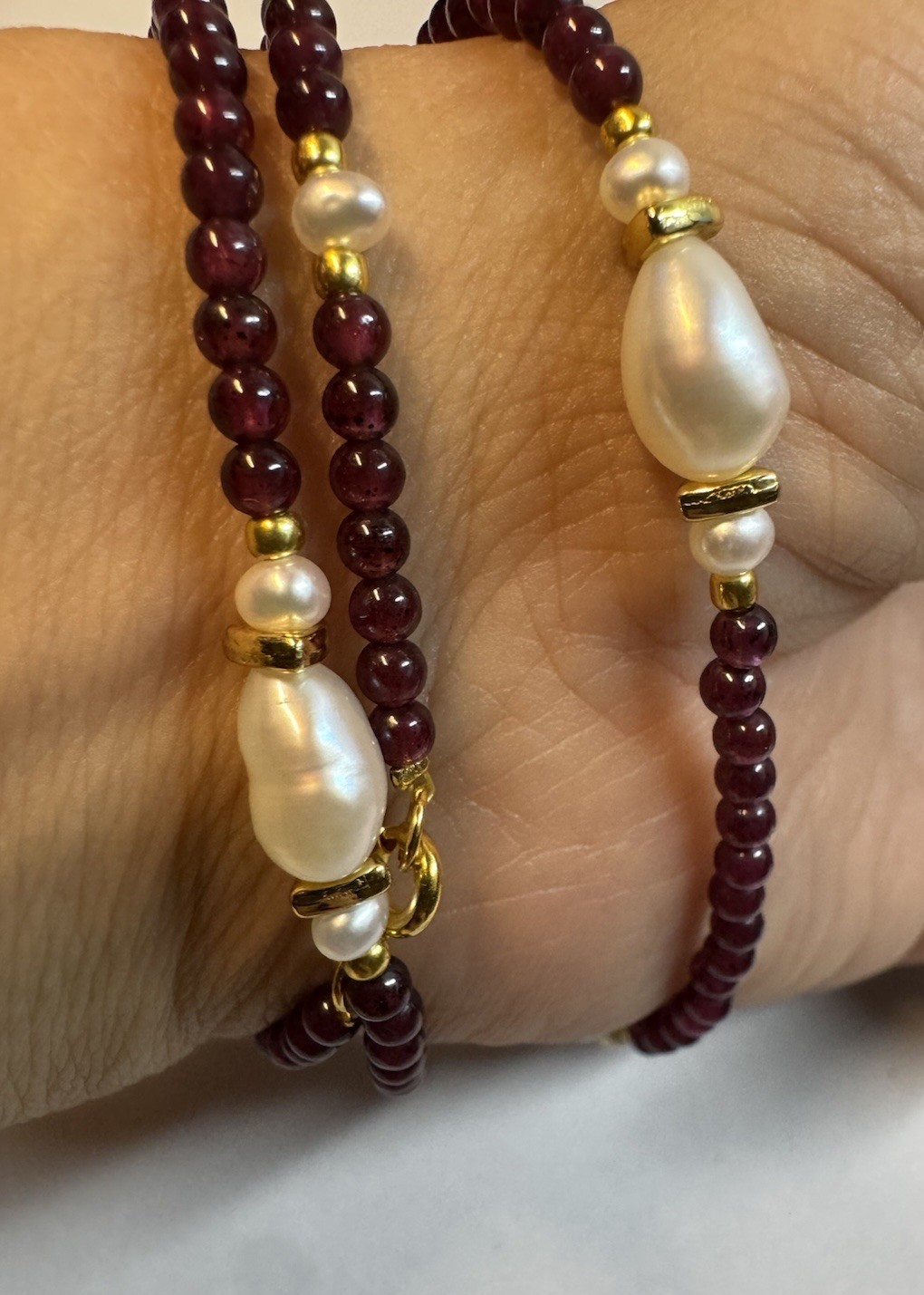white pearl and garnet beaded 3-6mm necklace 925 sterling silver 21” bracelet