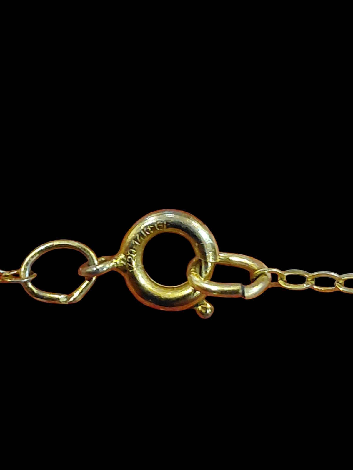 10K Black Hills Gold Necklace. Tri-Color Leaves With Small Diamond & 12K Chain.