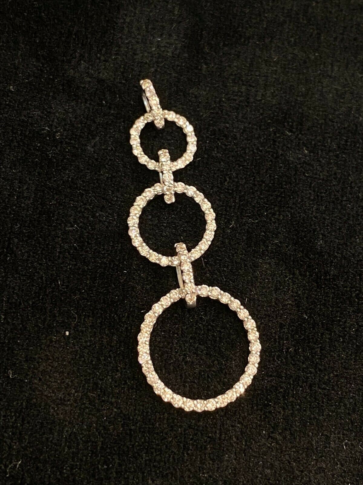 Pavé 1.20 cts Round Brilliant Cut Diamonds Eternity Bow Pendant 18K Gold