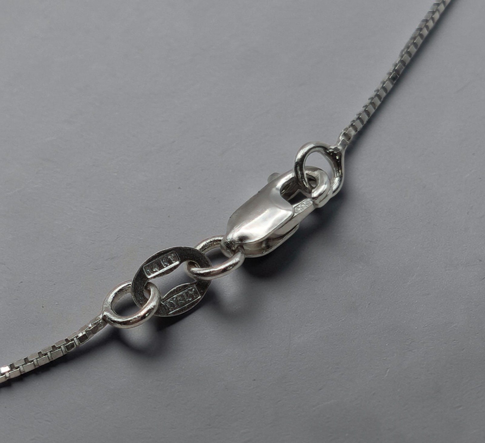 Milros Italy 14k White Gold Box Chain Necklace 17″ Cream Black Station 4.3g Spin