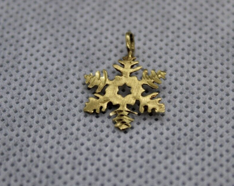 14K Yellow Gold Snowflake Pendant 0.8g
