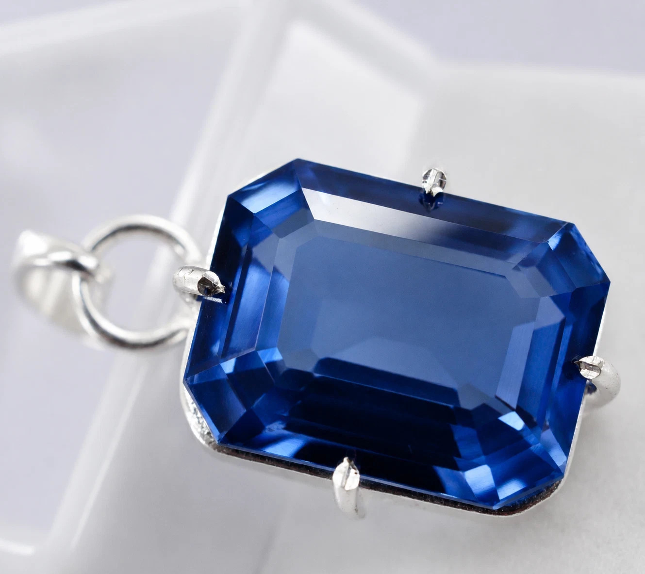 Delicate Natural Blue Sapphire 21.70 Ct Emerald 925 Sterling Silver Pendant Gem