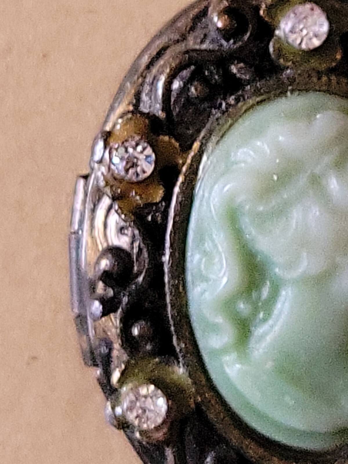 Green Cameo Filigree Pendant Locket 8 In Goldtone Chain Necklace Rhinestones Vtg