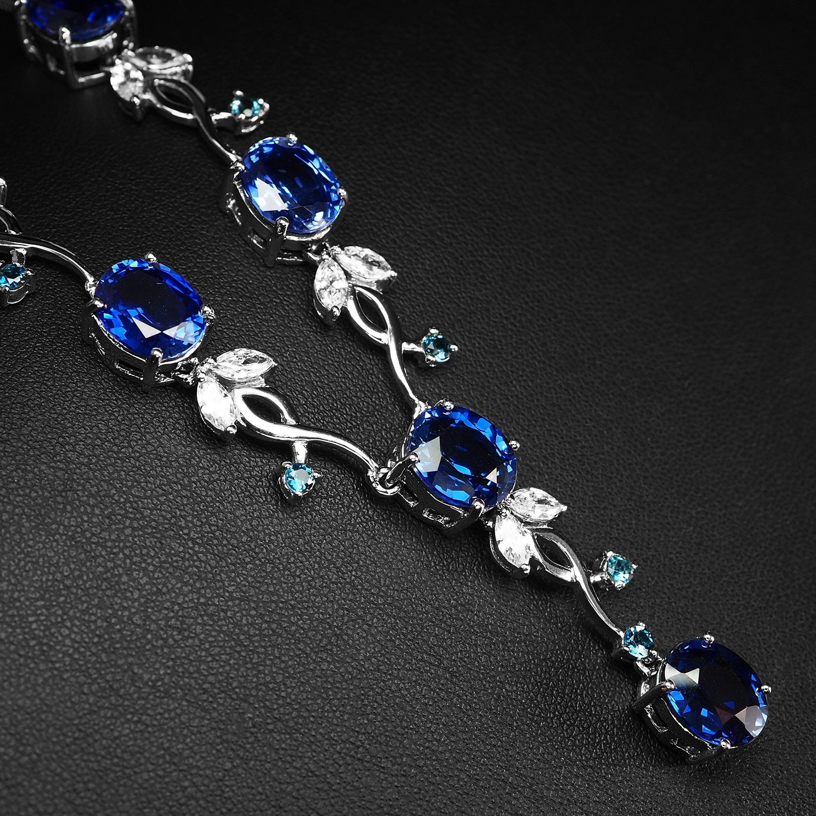 Classically Royal Blue Sapphire 29.50Ct 925 Sterling Silver White Gold Neckaces