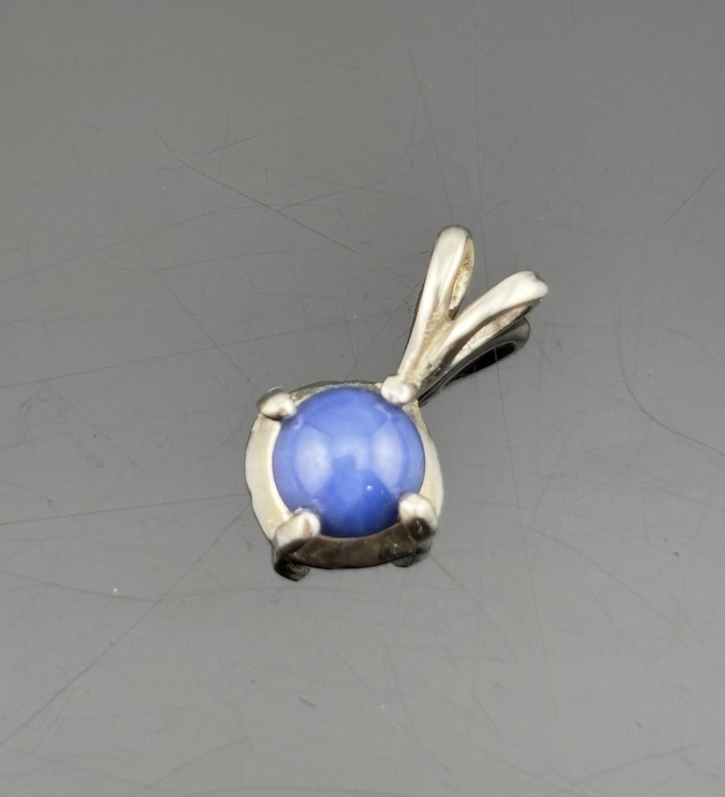 Vintage 14k White Gold Blue Star Sapphire Pendant Round Cabochon 7/16″ Petite