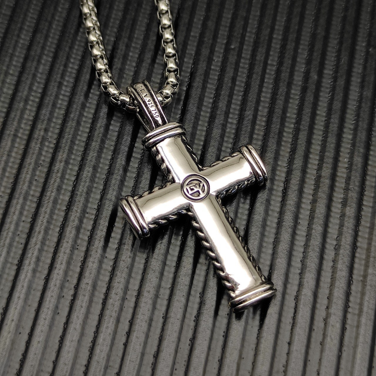 David Yurman Chevron Cross Pendant 925 Silver 18K Gold Box Chain Two Tone 55cm