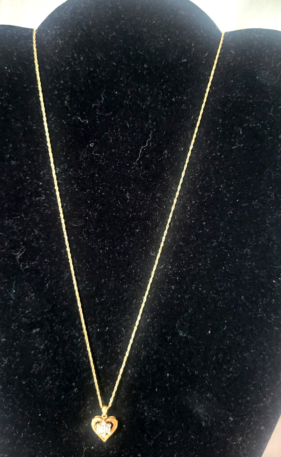 Solid 10K Gold Diamond Cluster Heart Pendant Necklace W 18″ Long 10K Gold Chain