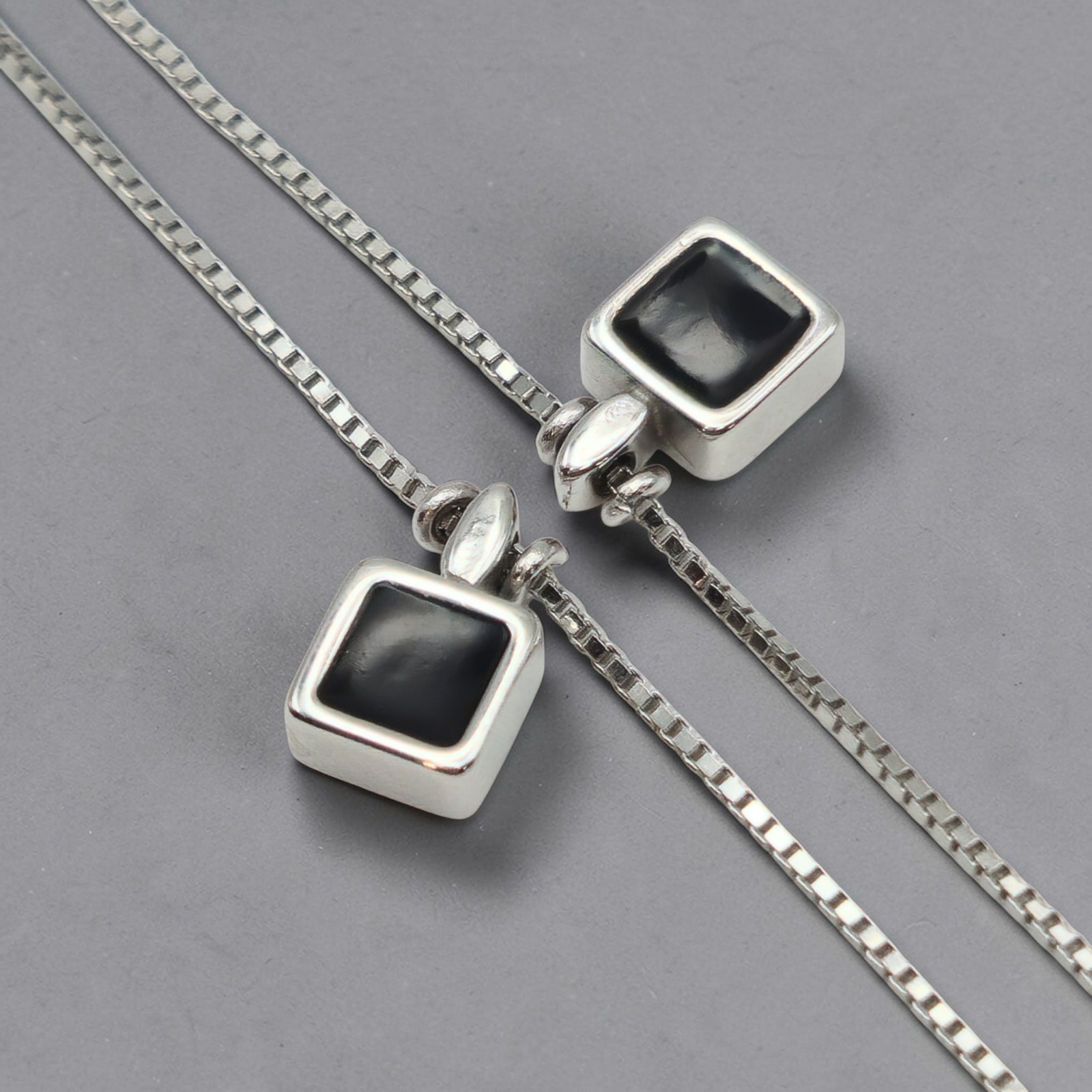 Milros Italy 14k White Gold Box Chain Necklace 17″ Cream Black Station 4.3g Spin