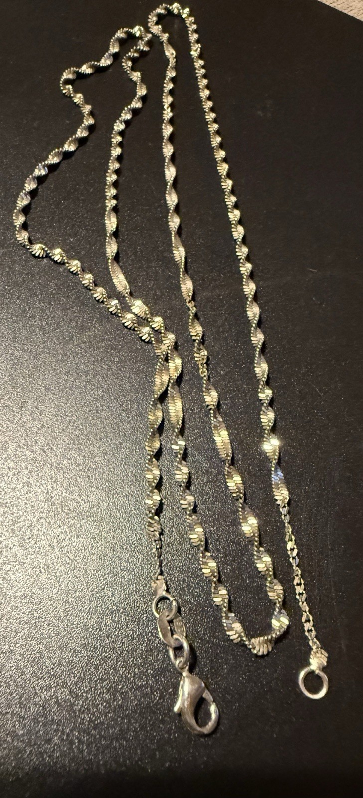 26” X 2.5mSilver Twisted Herringbone Chain Lobster Clasp Very Unique! Beautiful!