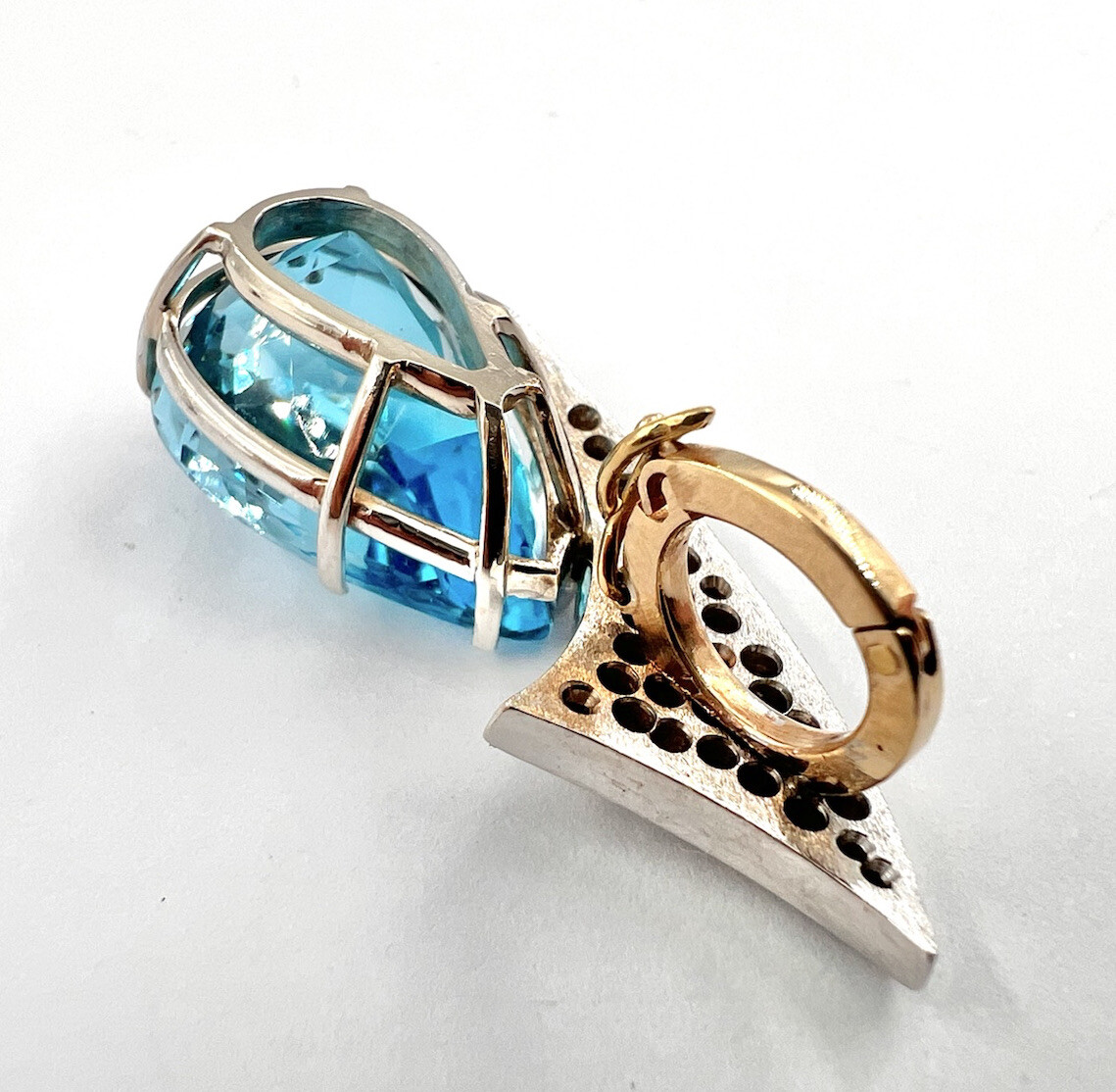 Fine 18ct London Blue Topaz White Gold 1.00ct Approx Diamond Enhancer Pendant