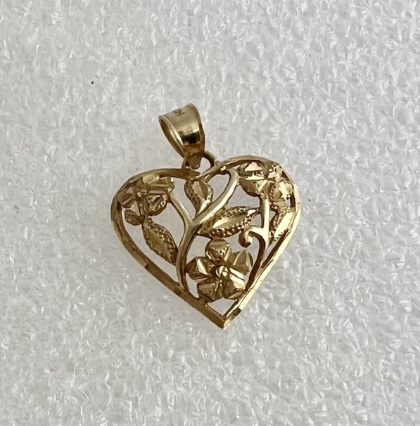 14k Yellow Gold Pendant Open Work Heart Flowers