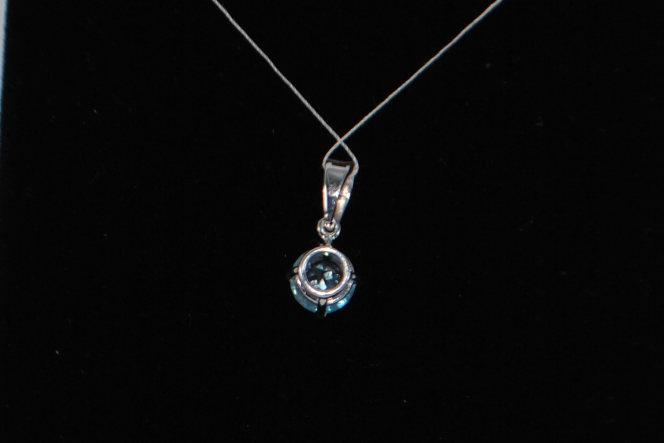 18ct White Gold Natural Blue Zircon & Diamond Pendant FREE POSTAGE IN AUSTRALIA