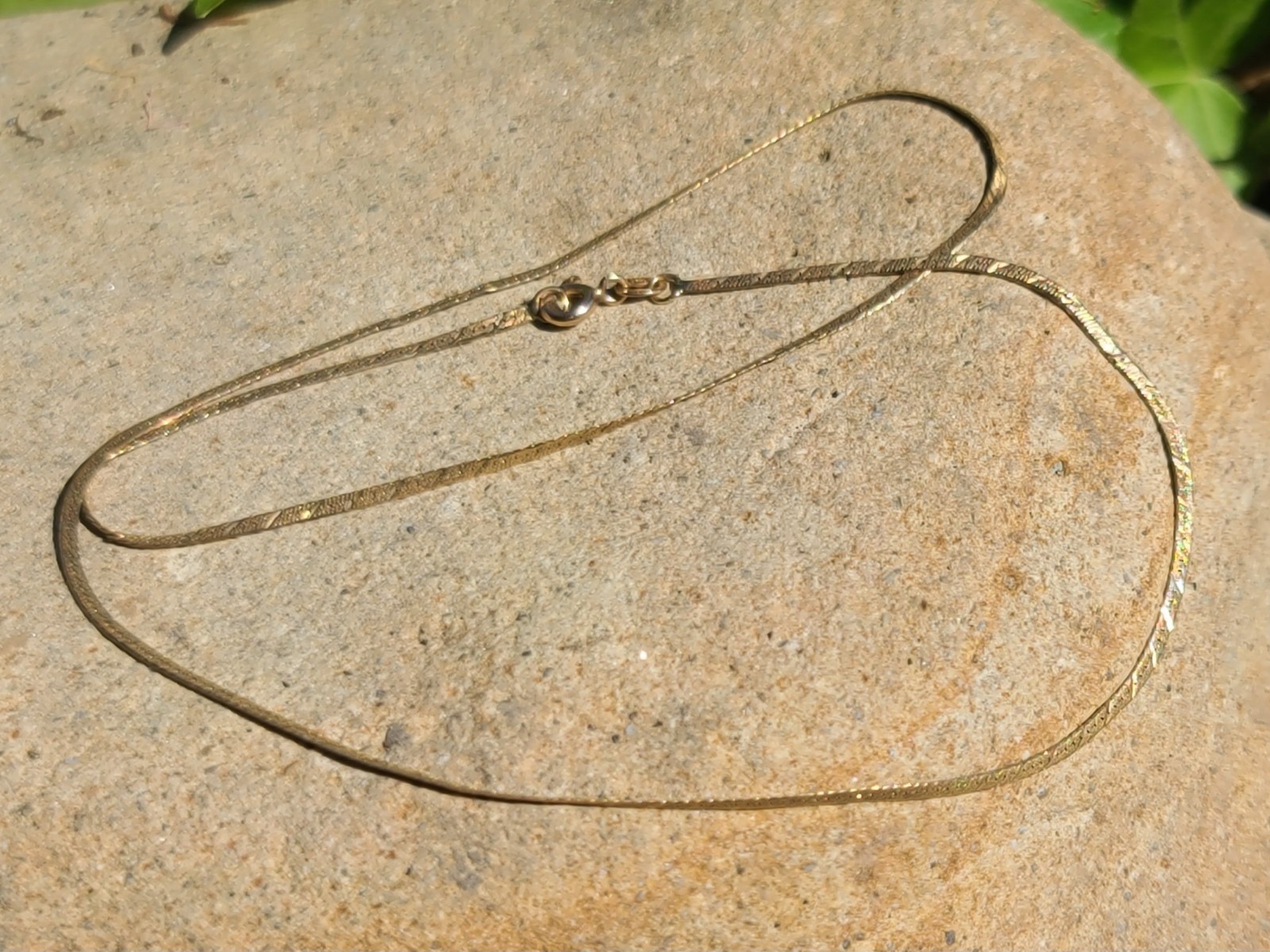 14k Solid Yellow Gold Herringbone Necklace 16″ x 1.4mm Italy Signed Kinks 1.82gr
