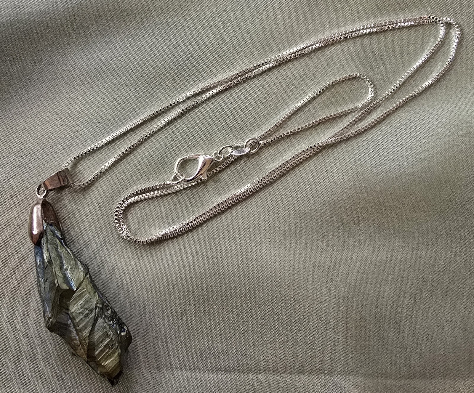 Sterling Silver .925 Box Chain Necklace 20″ w/Crystal Freeform Pendant (M26-65)
