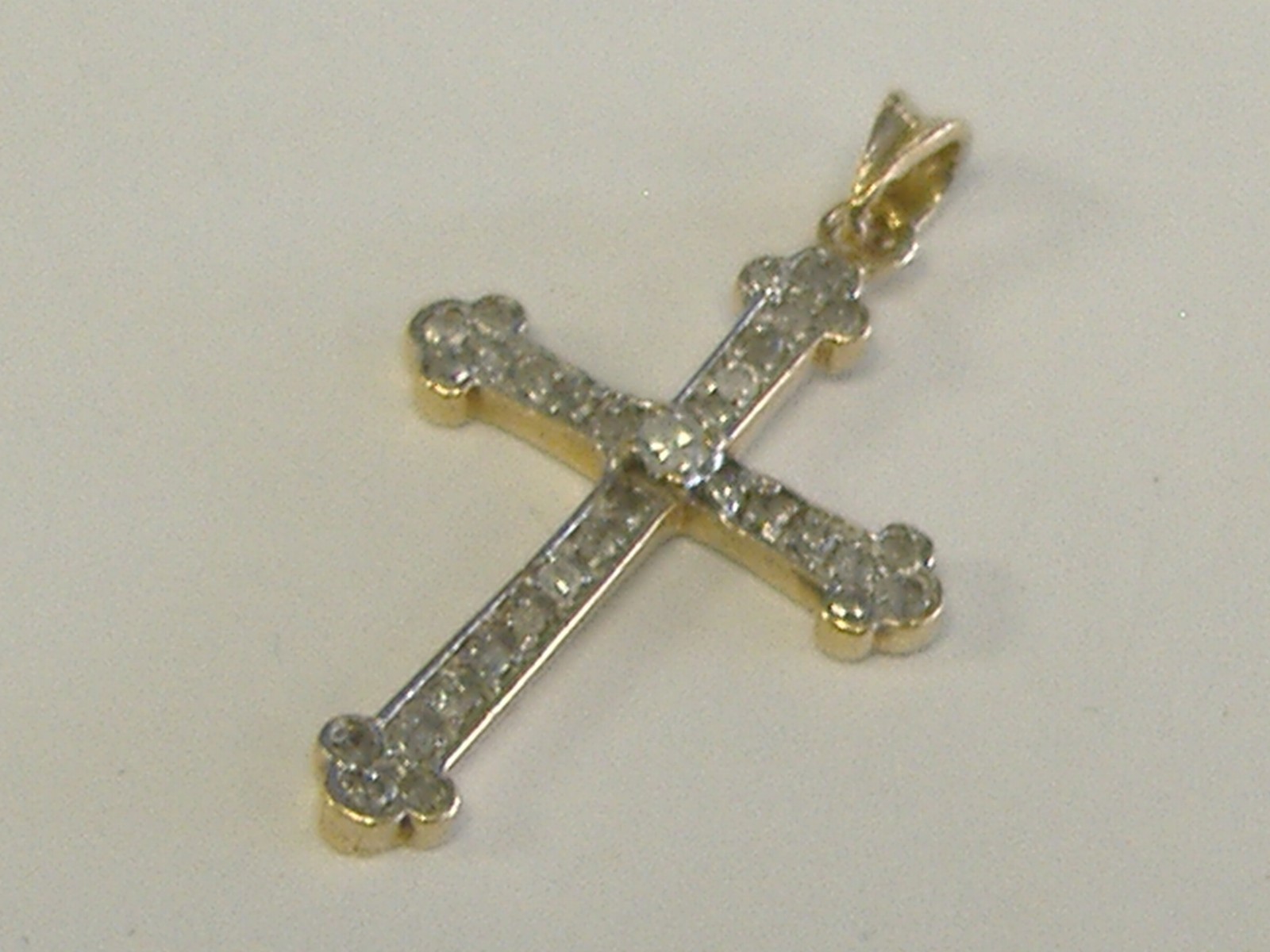 VINTAGE 10K GOLD 0.17 CT TW NATURAL DIAMONDS CROSS 1,1/8″ LONG