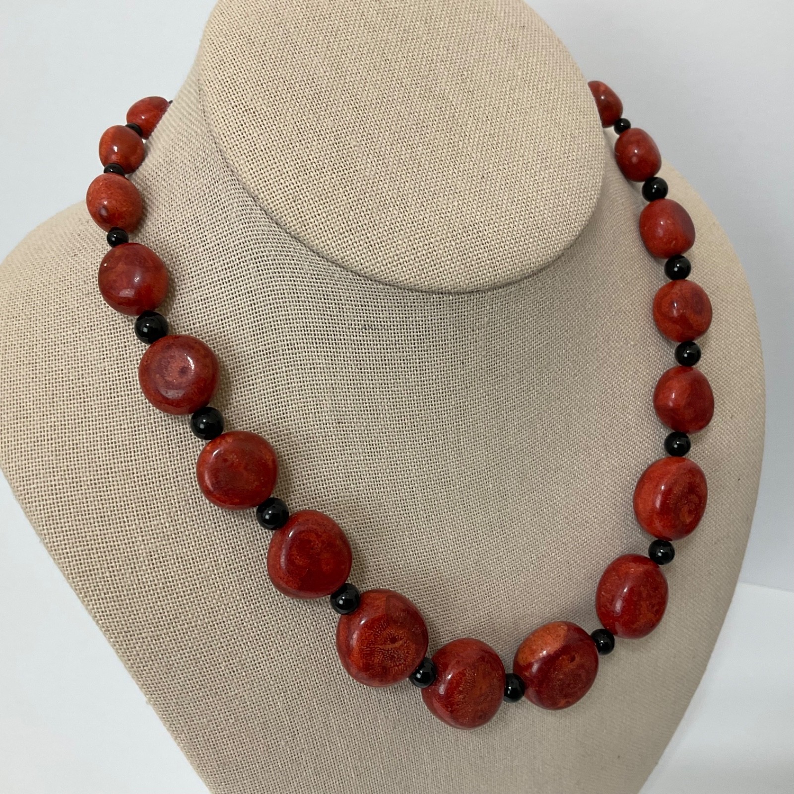 Desert Rose Trading Red Sponge Coral Black Onyx Graduating Bead Necklace 16-19”