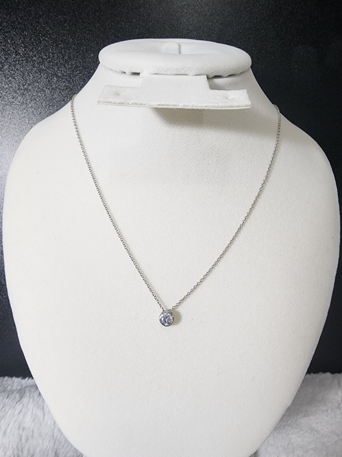Delicate 925 sterling silver chain with a bezel-set pendant. 40 cm long