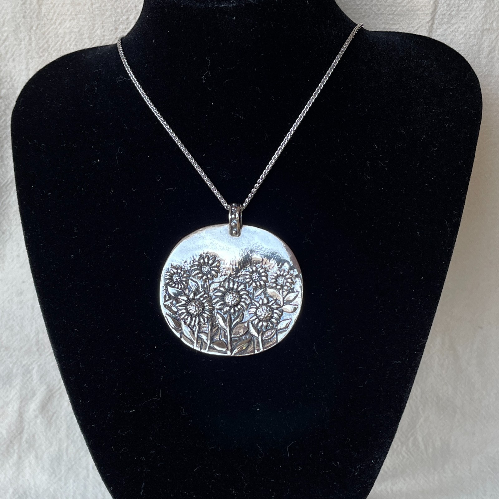 Sterling Silver 1-1/2 inch Sunflower Pendant Necklace, 18 inch Chain, 18 g – NEW