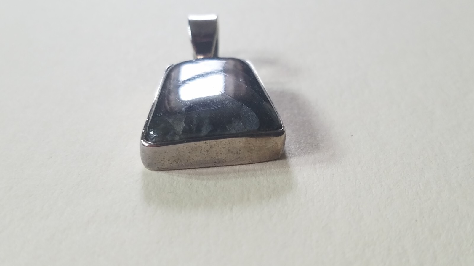 LABRADORITE STERLING SILVER PENDANT 925 *PRE-OWNED IN VERY GOOD CONDITION*