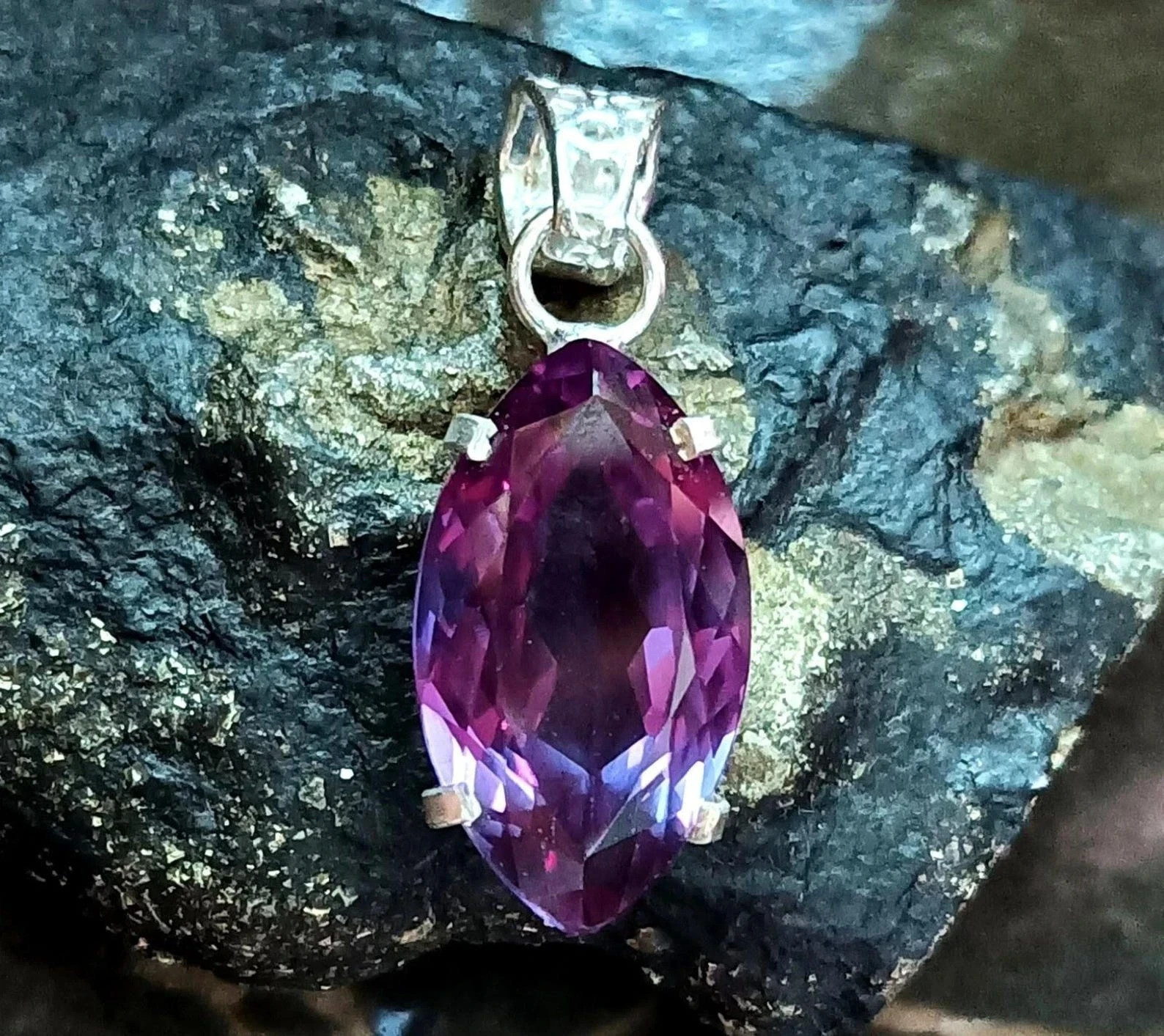 Natural 25 CT Color Change Alexandrite Marquise Cut Gemstone 925 Silver Pendant