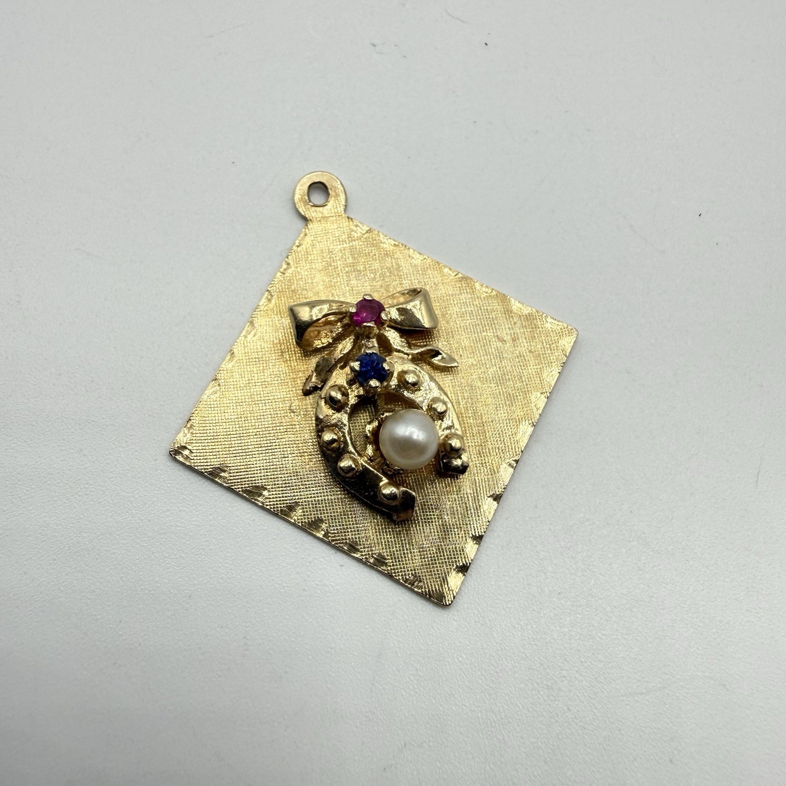 Vintage 14K Gold Pearl Horseshoe Lucky Charm Pendant Red Blue Stones 4.0g marked