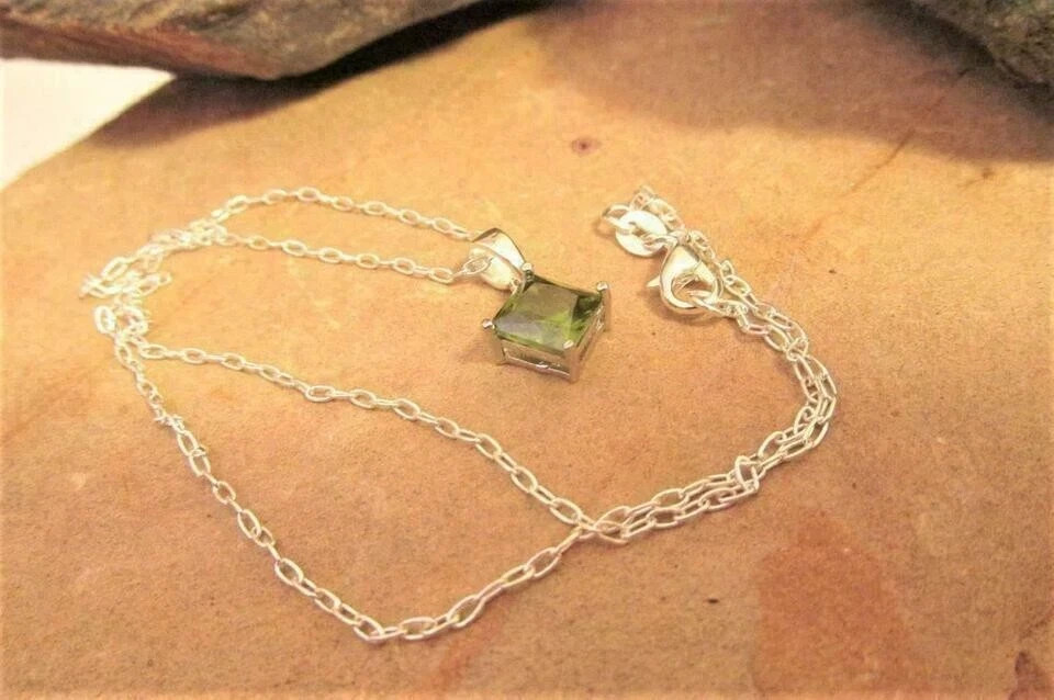 2Ct Princess Green Peridot Solitaire Gift Pendant 14K White Gold Over Free Chain