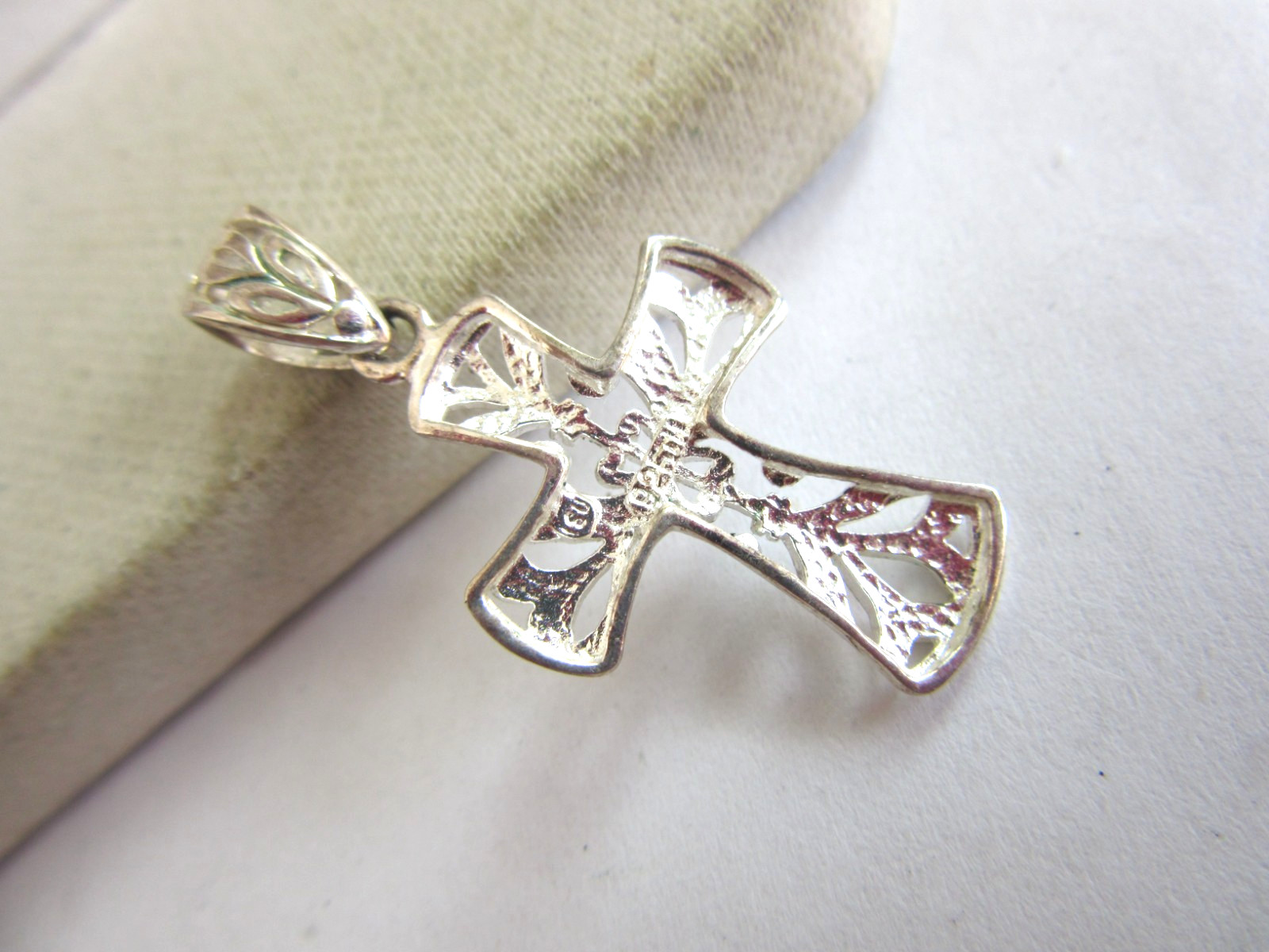 SU 925 silver filigree design cross pendant, 2 grams