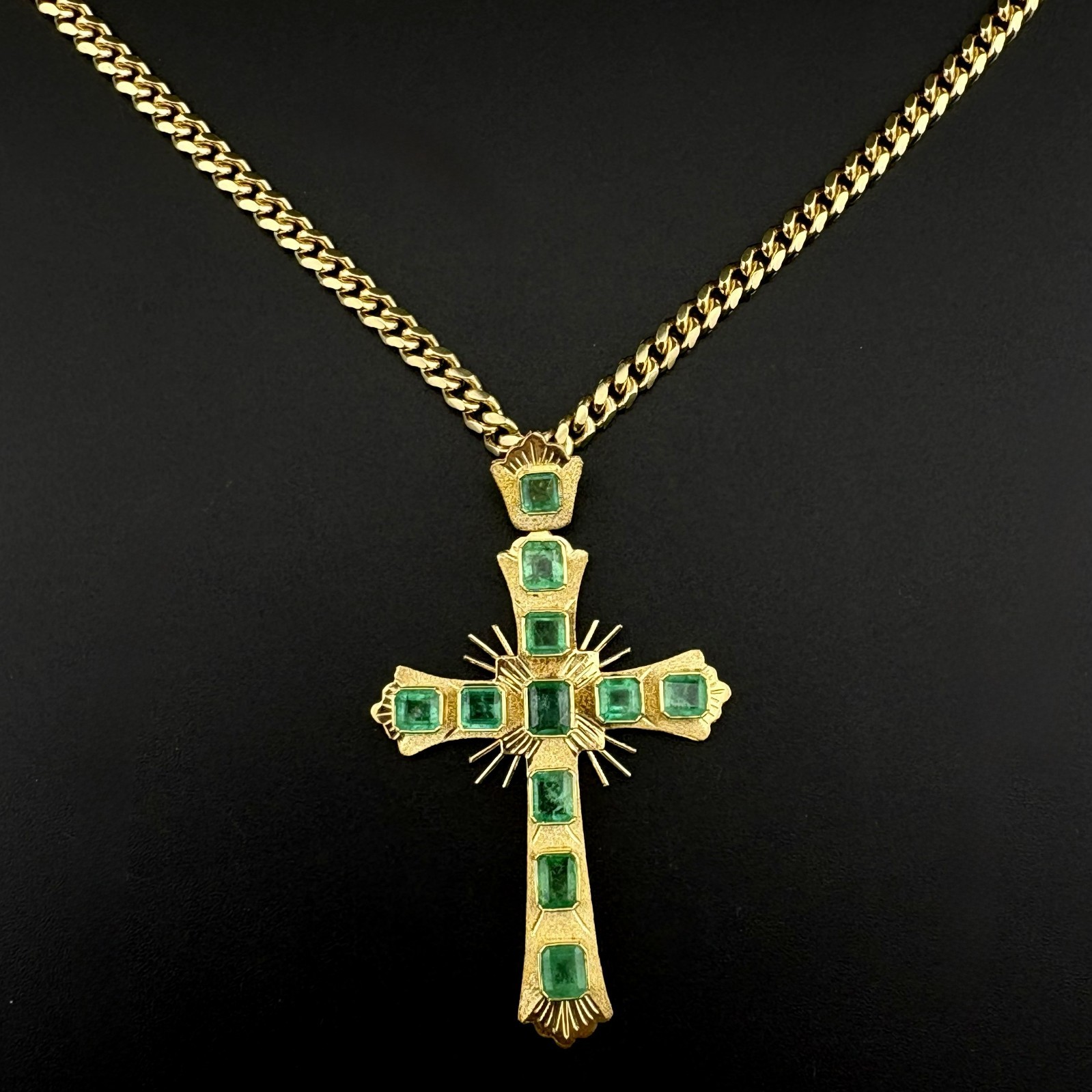 EMERALD CROSS PENDANT – 18K YG – 5 CTW COLUMBIA EMERALD – 21IN CUBAN LINK CHAIN