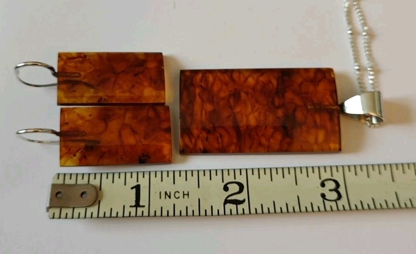 Vintage DTR 925 Silver Amber Pattern Plastic Pendent And Earrings 18″ Chain Set
