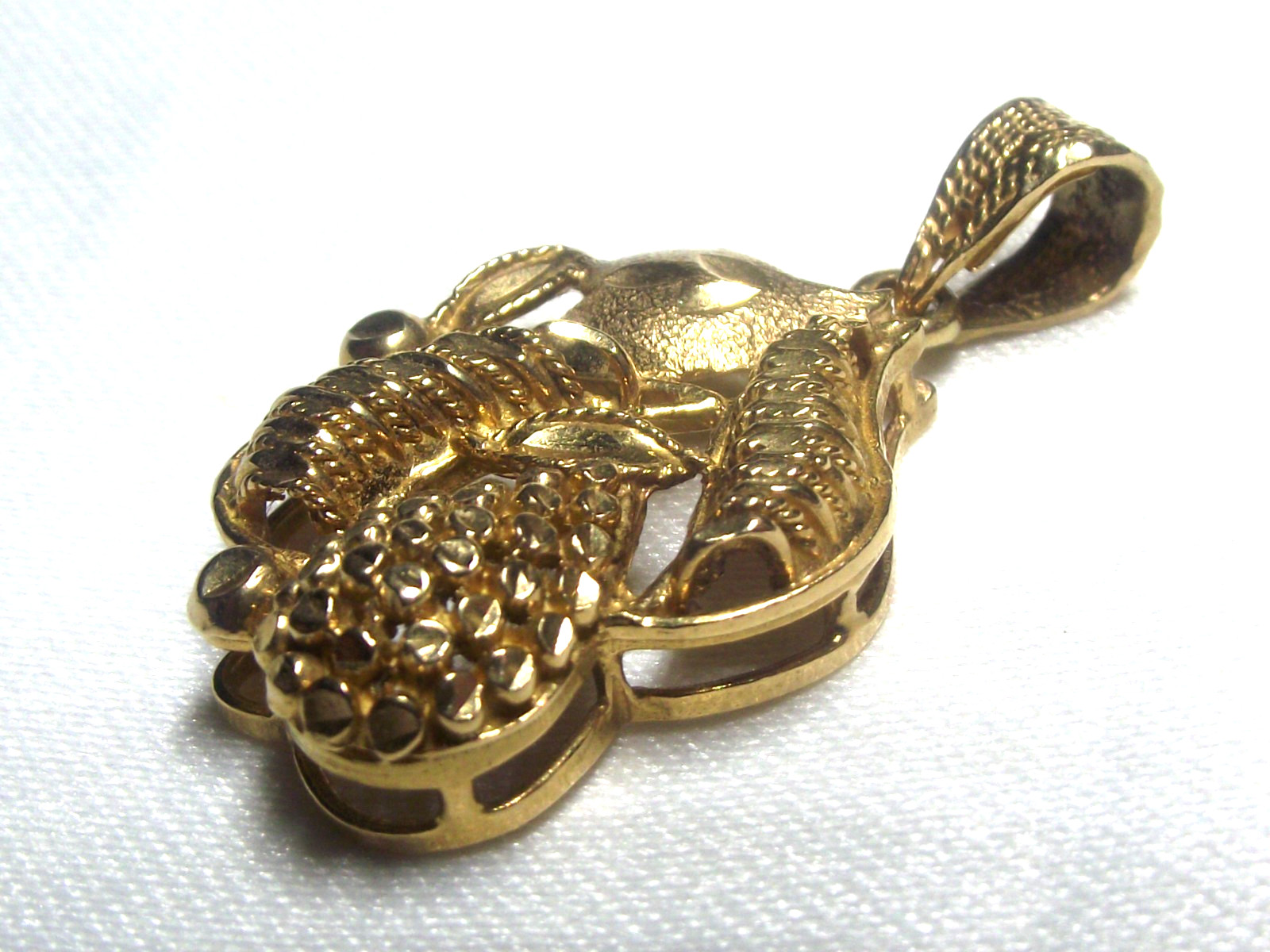 *** HIGH GRADE GOLD *** ? 18ct / 21ct ? FANCY Design PENDANT * approx 6GMS *