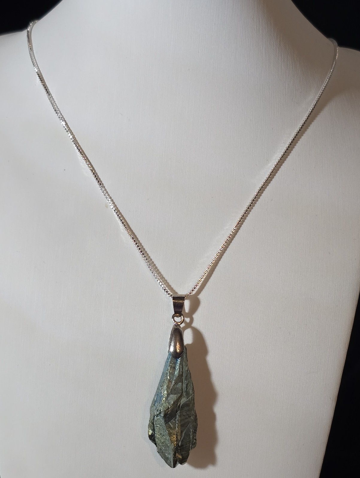Sterling Silver .925 Box Chain Necklace 20″ w/Crystal Freeform Pendant (M26-65)
