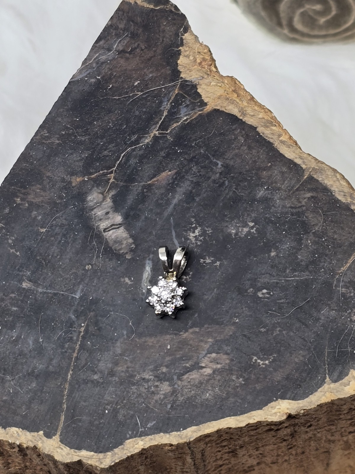 Vintage 14k White Gold Diamond Cluster Starburst Pendant 1.2g