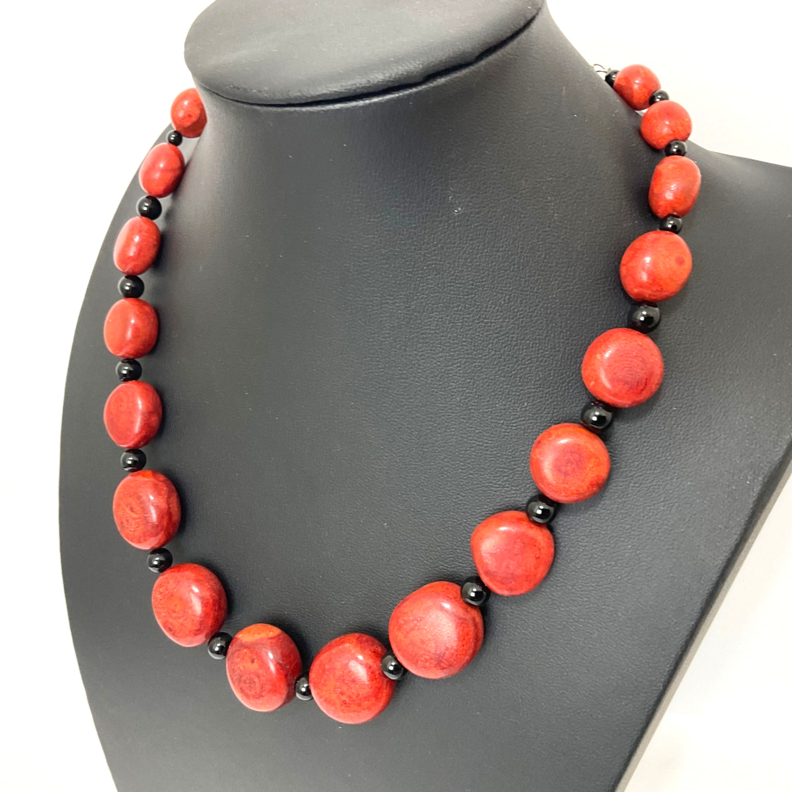 Desert Rose Trading Red Sponge Coral Black Onyx Graduating Bead Necklace 16-19”