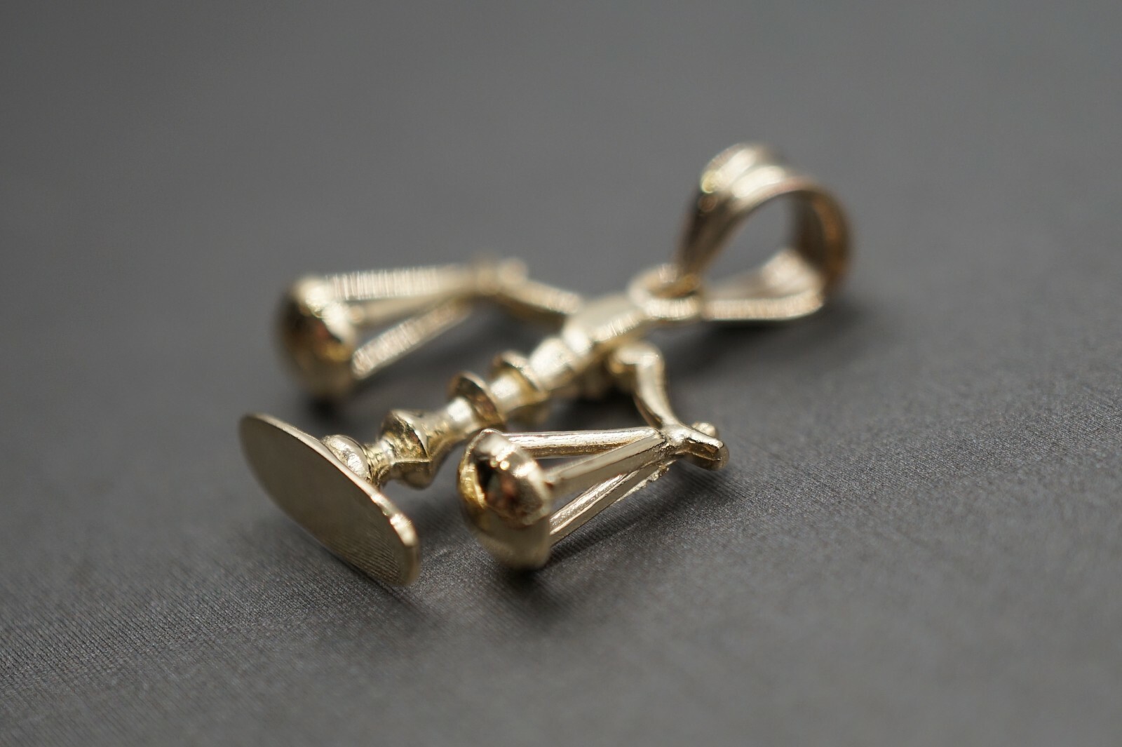 10K Solid Yellow Gold 0.85″ Moveable Horoscope Libra Charm Pendant.